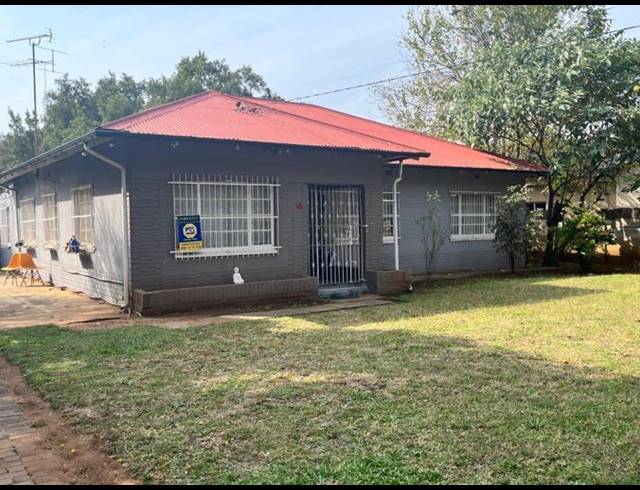 3 BEDROOM HOUSE FOR SALE IN THREE RIVERS